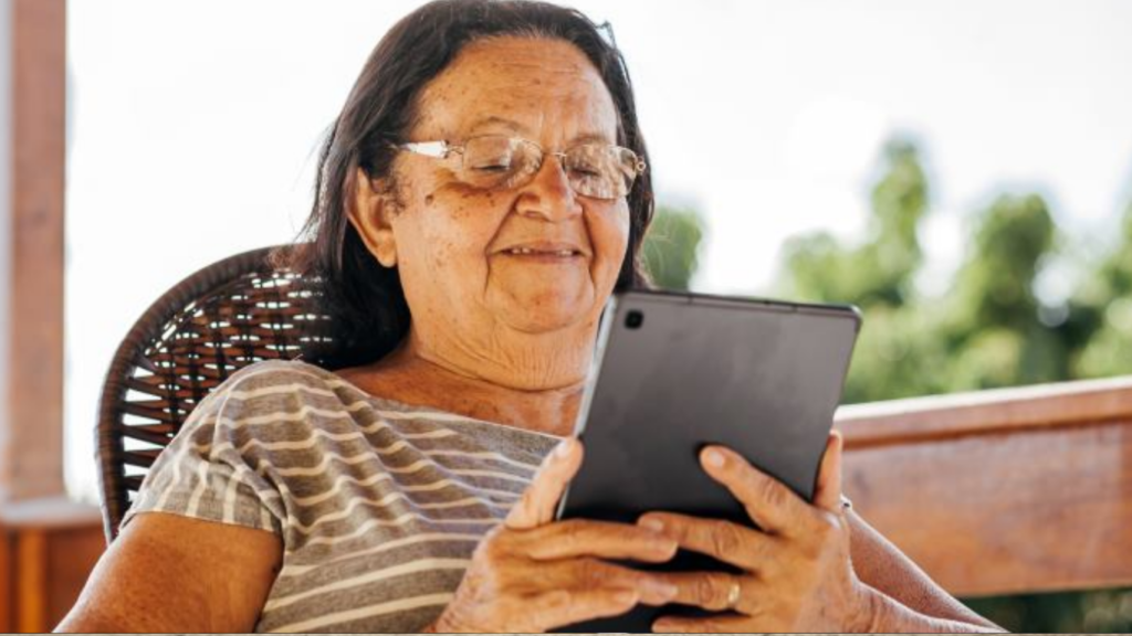 Como Transformar a Solidão em Autoconhecimento na Terceira Idade.